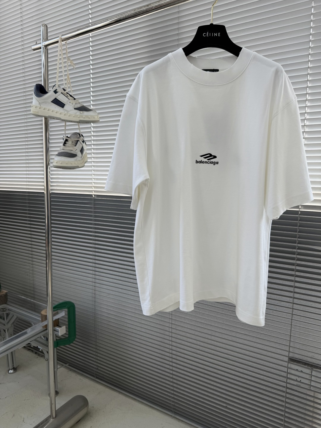 -Balenciag 26SS专柜同款 LOGO印花平纹针织圆领短袖T恤，正面和背面饰以3M植绒印花，采