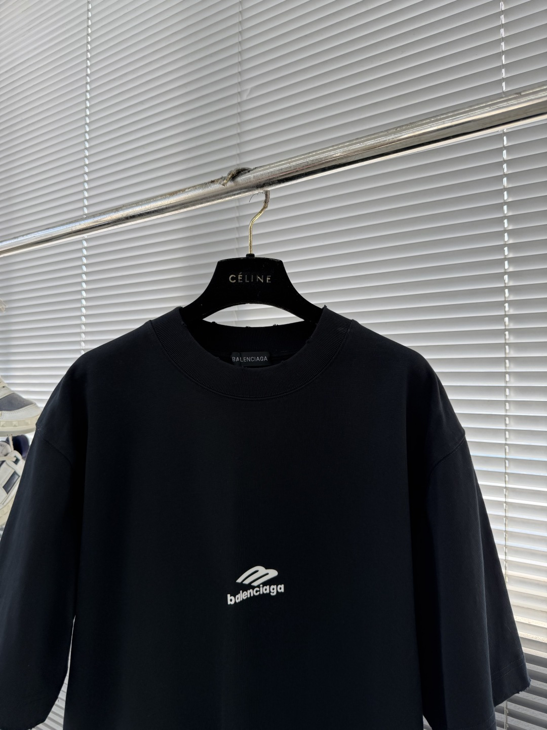 -Balenciag 26SS专柜同款 LOGO印花平纹针织圆领短袖T恤，正面和背面饰以3M植绒印花，采