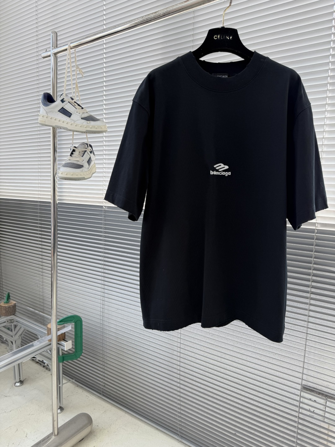 -Balenciag 26SS专柜同款 LOGO印花平纹针织圆领短袖T恤，正面和背面饰以3M植绒印花，采