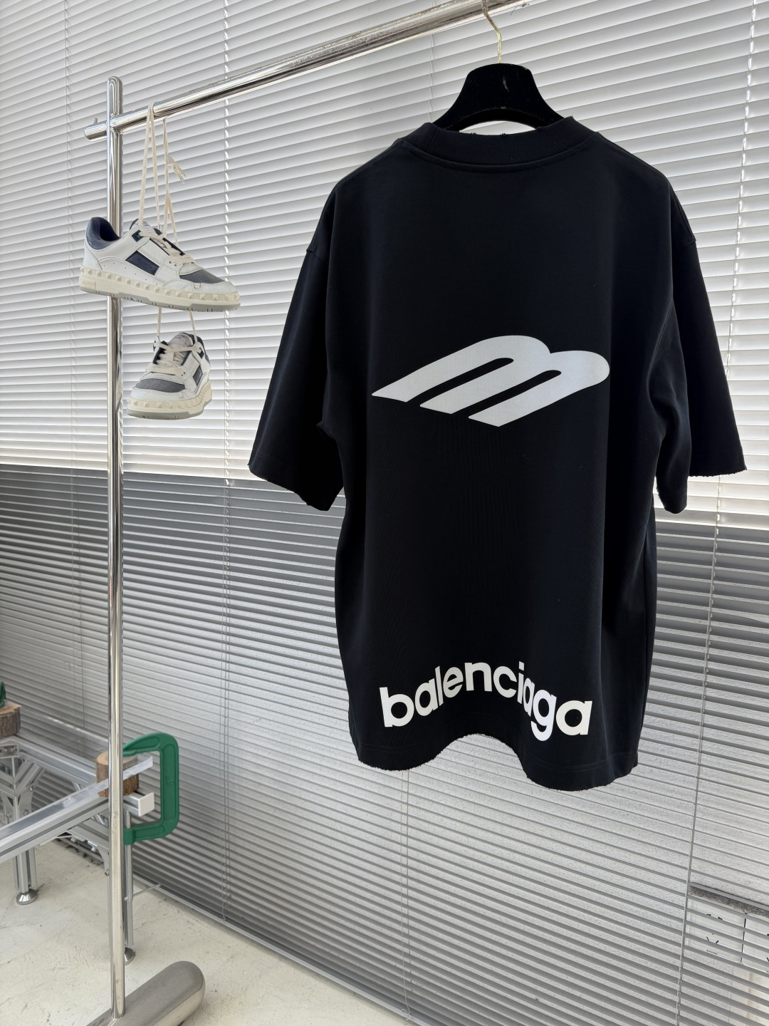 -Balenciag 26SS专柜同款 LOGO印花平纹针织圆领短袖T恤，正面和背面饰以3M植绒印花，采
