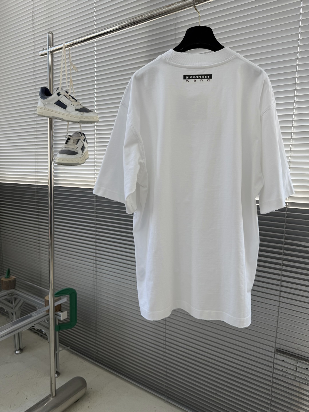 -Alexander Wang 2026SS春夏新款经典简约LOGOt恤太帅了， 印花黑白对称，采用35