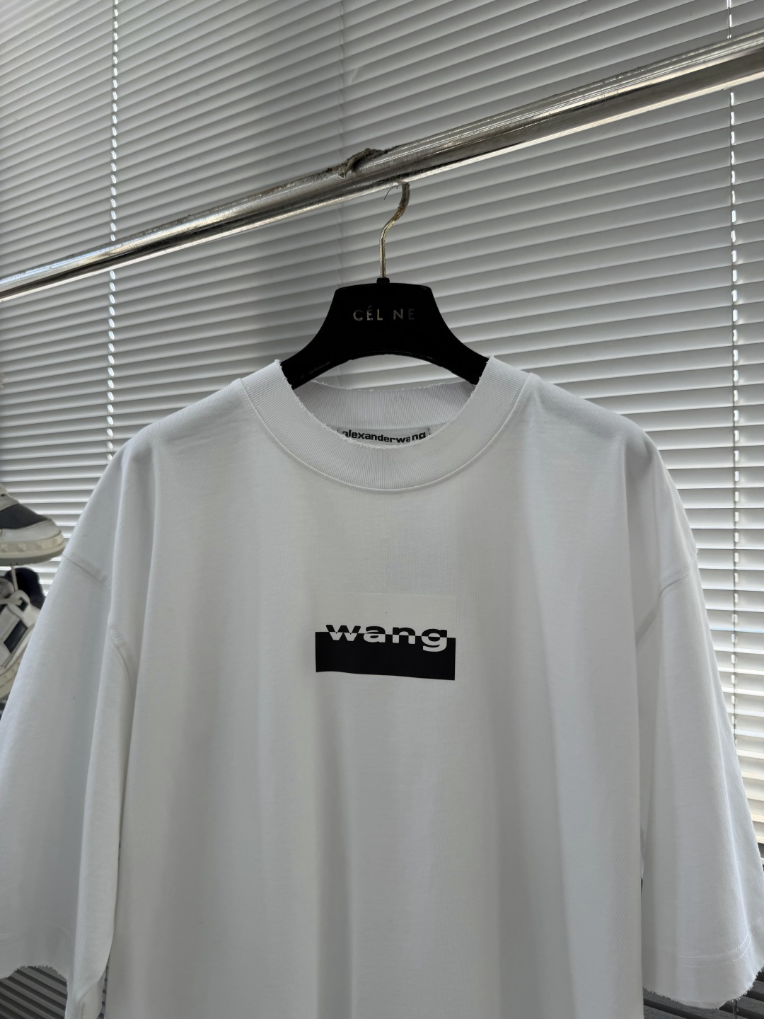 -Alexander Wang 2026SS春夏新款经典简约LOGOt恤太帅了， 印花黑白对称，采用35