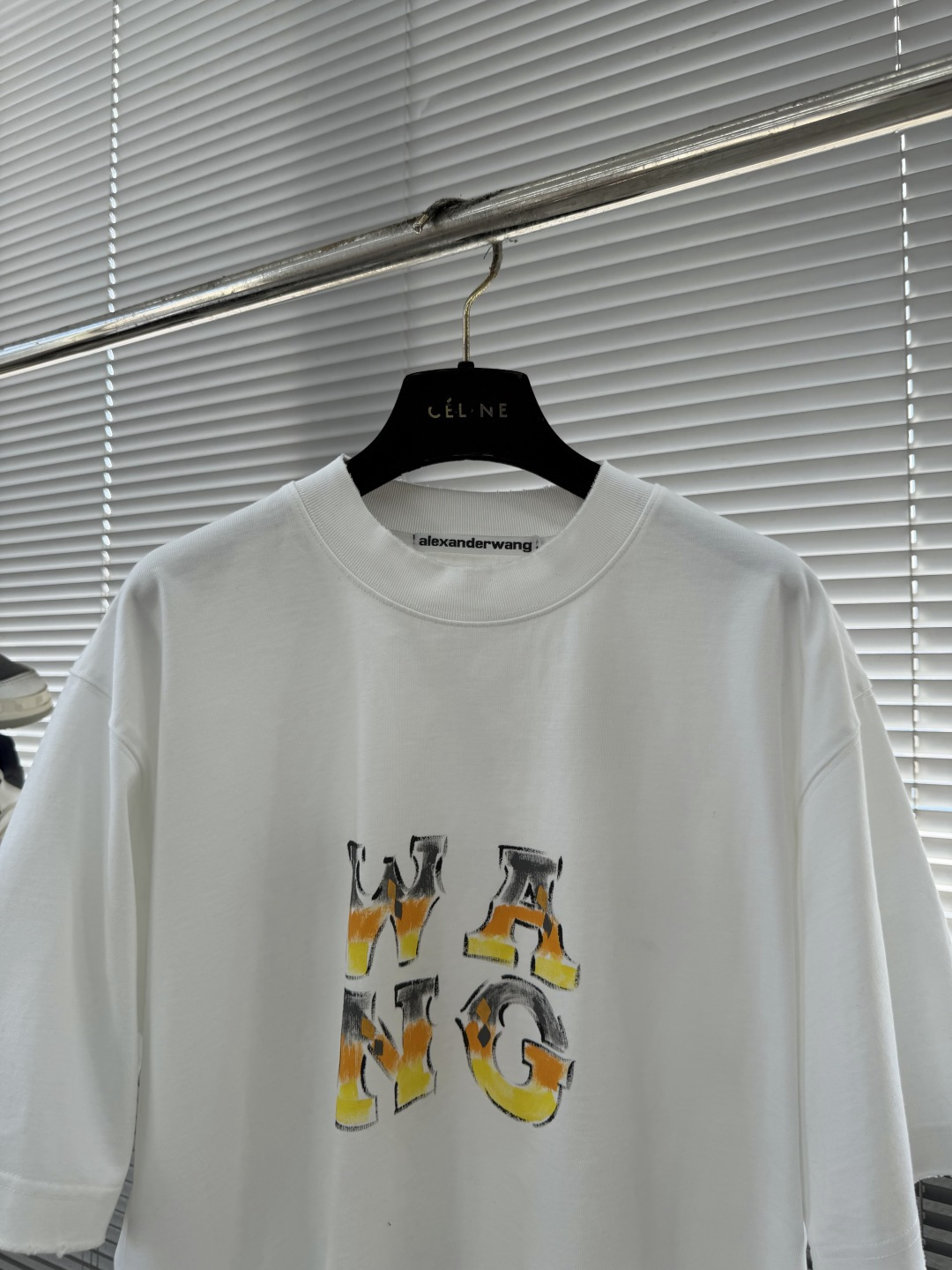 -alexander wang 26SS春夏新款，采用进口染料纯手工手绘工艺，色彩艳丽冲击力强，手绘招牌