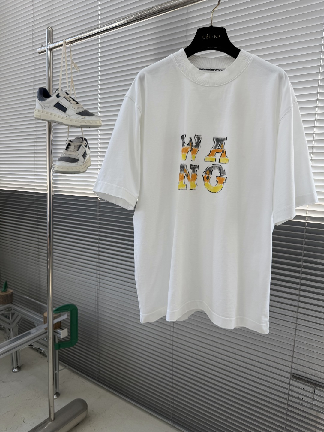 -alexander wang 26SS春夏新款，采用进口染料纯手工手绘工艺，色彩艳丽冲击力强，手绘招牌