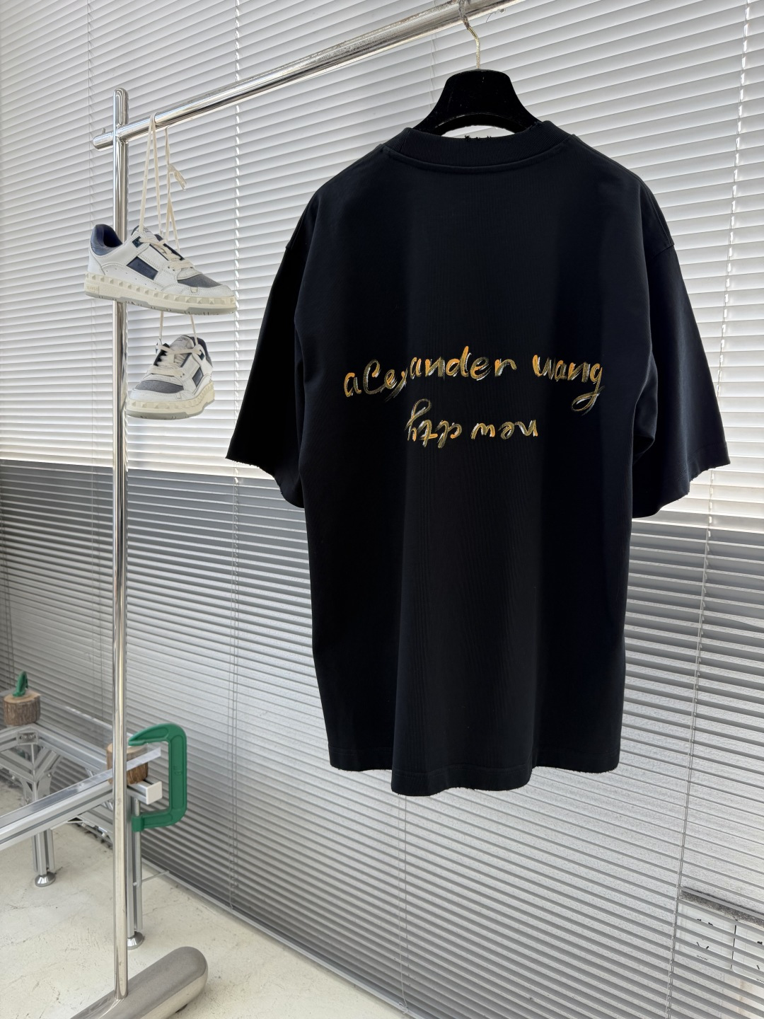 -alexander wang 26SS春夏新款，采用进口染料纯手工手绘工艺，色彩艳丽冲击力强，手绘招牌