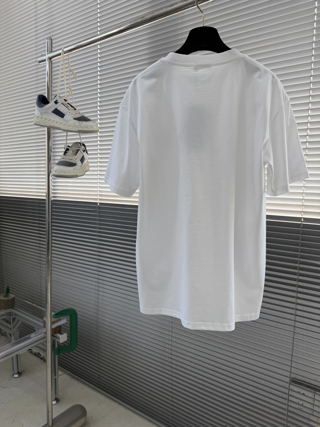 -Dio 2026春夏新品。100％全棉300g面料，柔软亲肤，挺阔有垂坠感。四线密边做工精细，前幅数码
