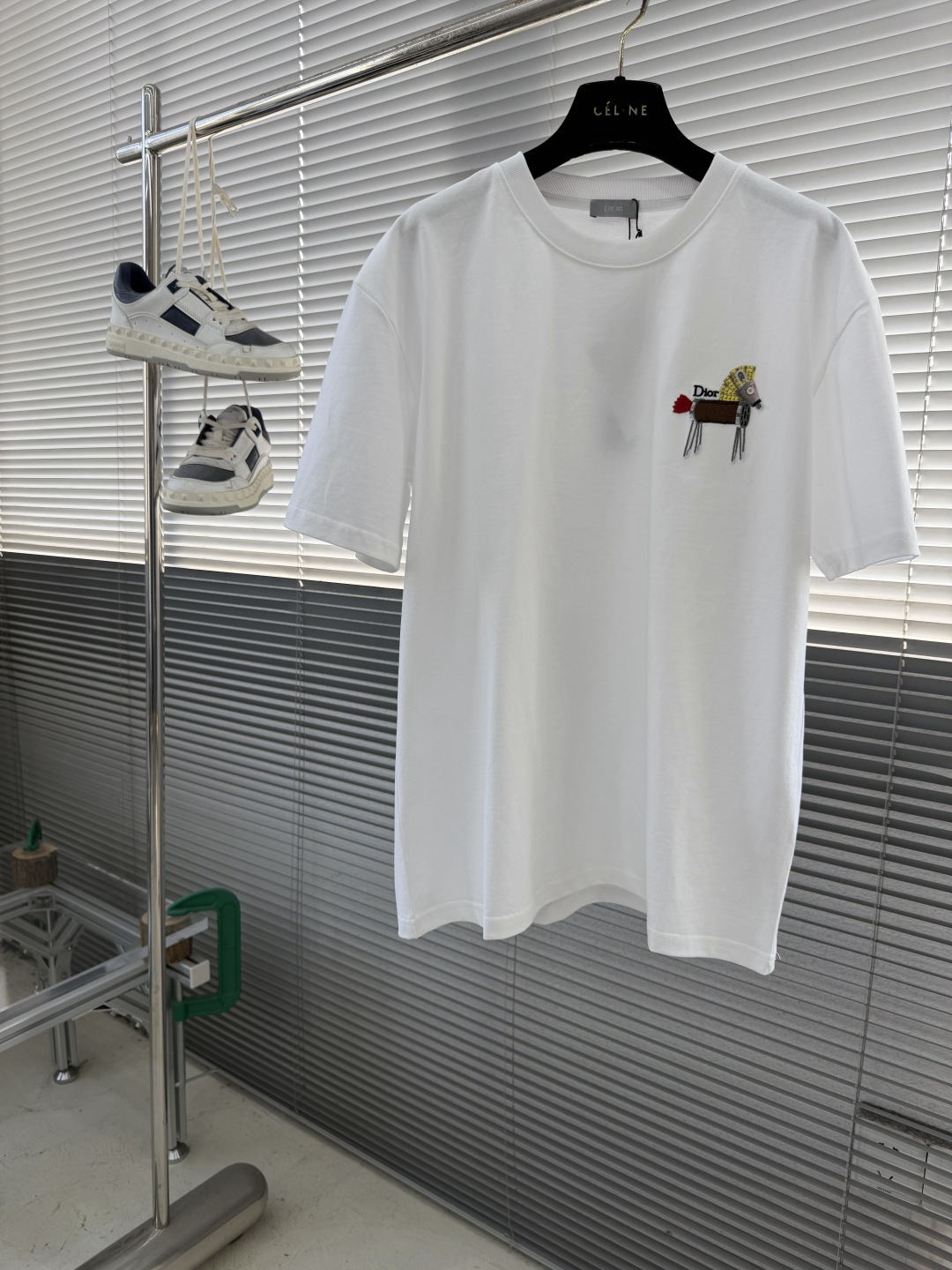 -Dio 2026春夏新品。100％全棉300g面料，柔软亲肤，挺阔有垂坠感。四线密边做工精细，前幅数码