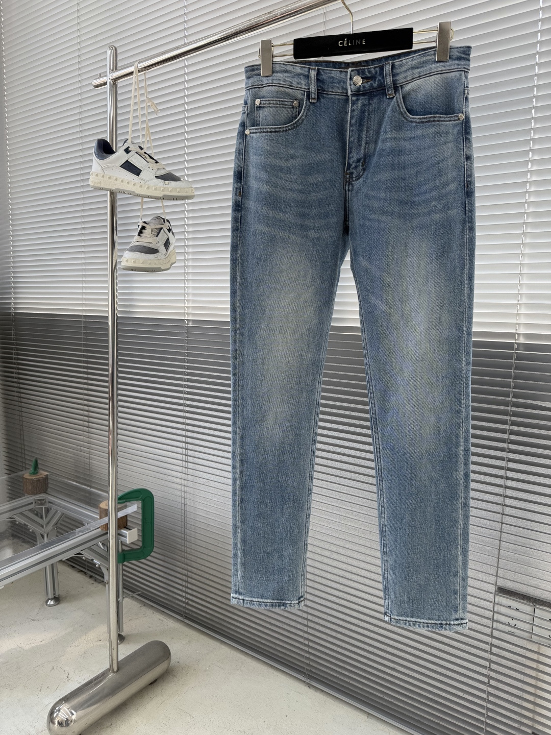 -Loro Piana 26早春新款浅色洗水牛仔长裤纹路很漂亮的牛仔。在于细节、在于品质。国内顶级牛仔制