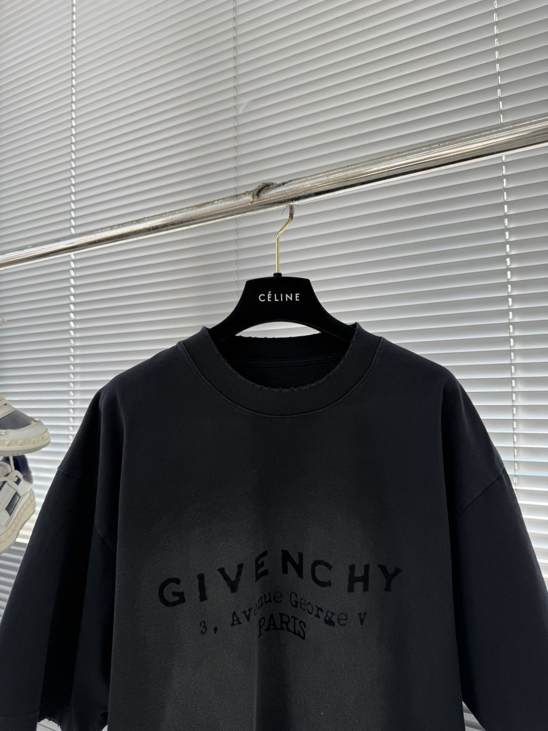 -GVC 26春夏新品宽松版型短袖T恤，采用定制340g高克重棉面料，非常有质感，胸口重工植绒字母Log