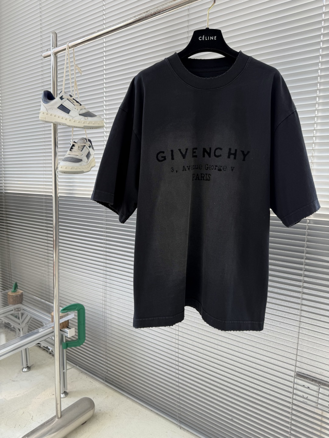 -GVC 26春夏新品宽松版型短袖T恤，采用定制340g高克重棉面料，非常有质感，胸口重工植绒字母Log
