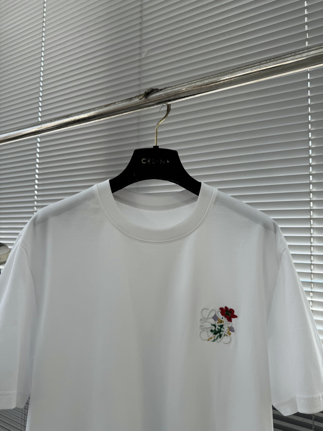 -LOEW 刺绣细节全棉T恤面料质感很好，亲肤感强，穿着舒适！尺码:S-XXL肩宽4445474850胸