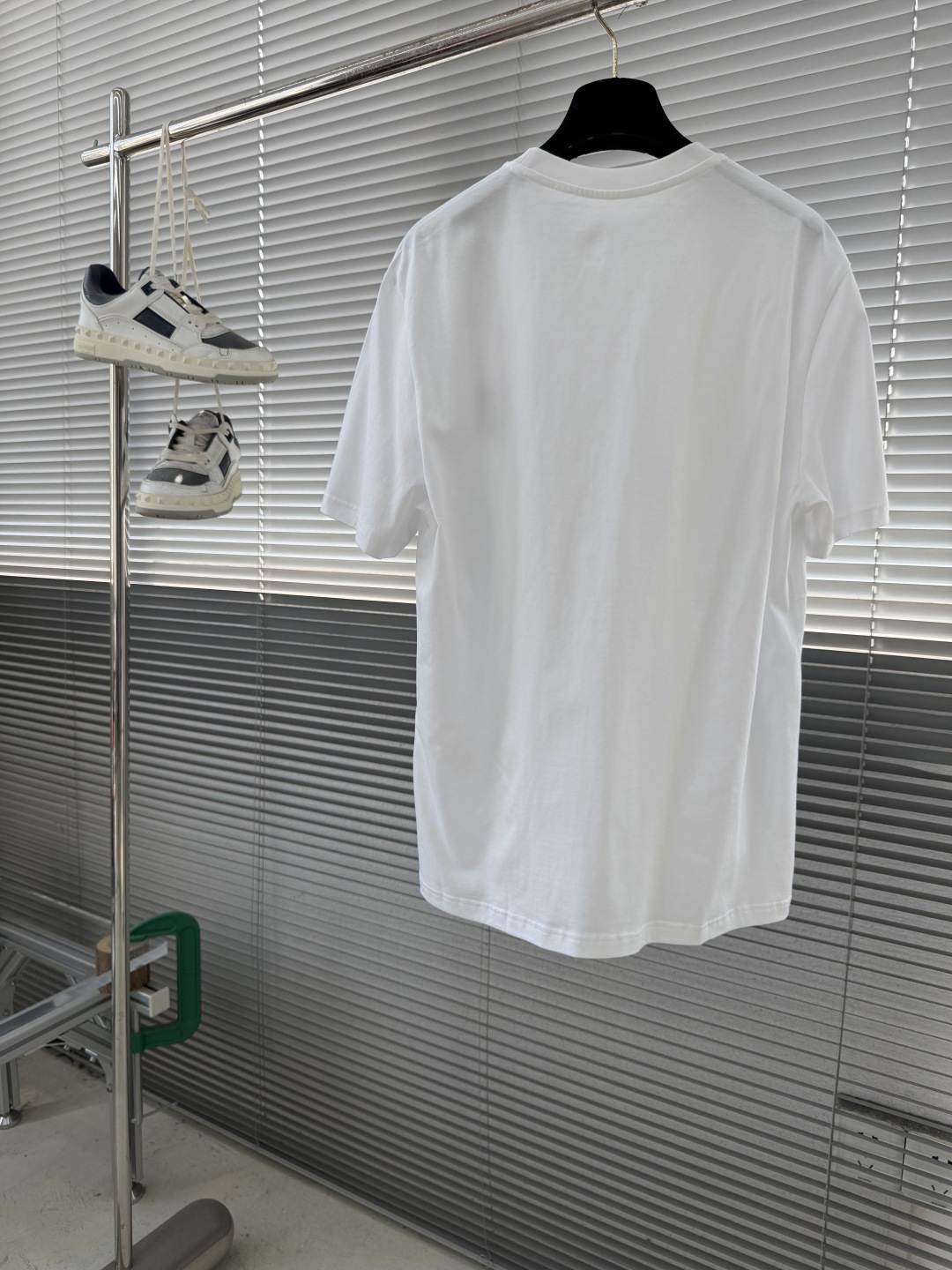 -LOEW 刺绣细节全棉T恤面料质感很好，亲肤感强，穿着舒适！尺码:S-XXL肩宽4445474850胸