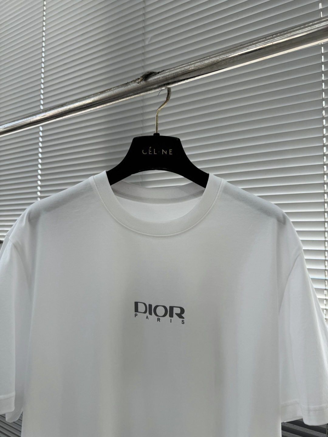 -Dio 印花细节全棉T恤面料质感很好，亲肤感强，穿着舒适！码数：S M L XL XXL肩宽44454