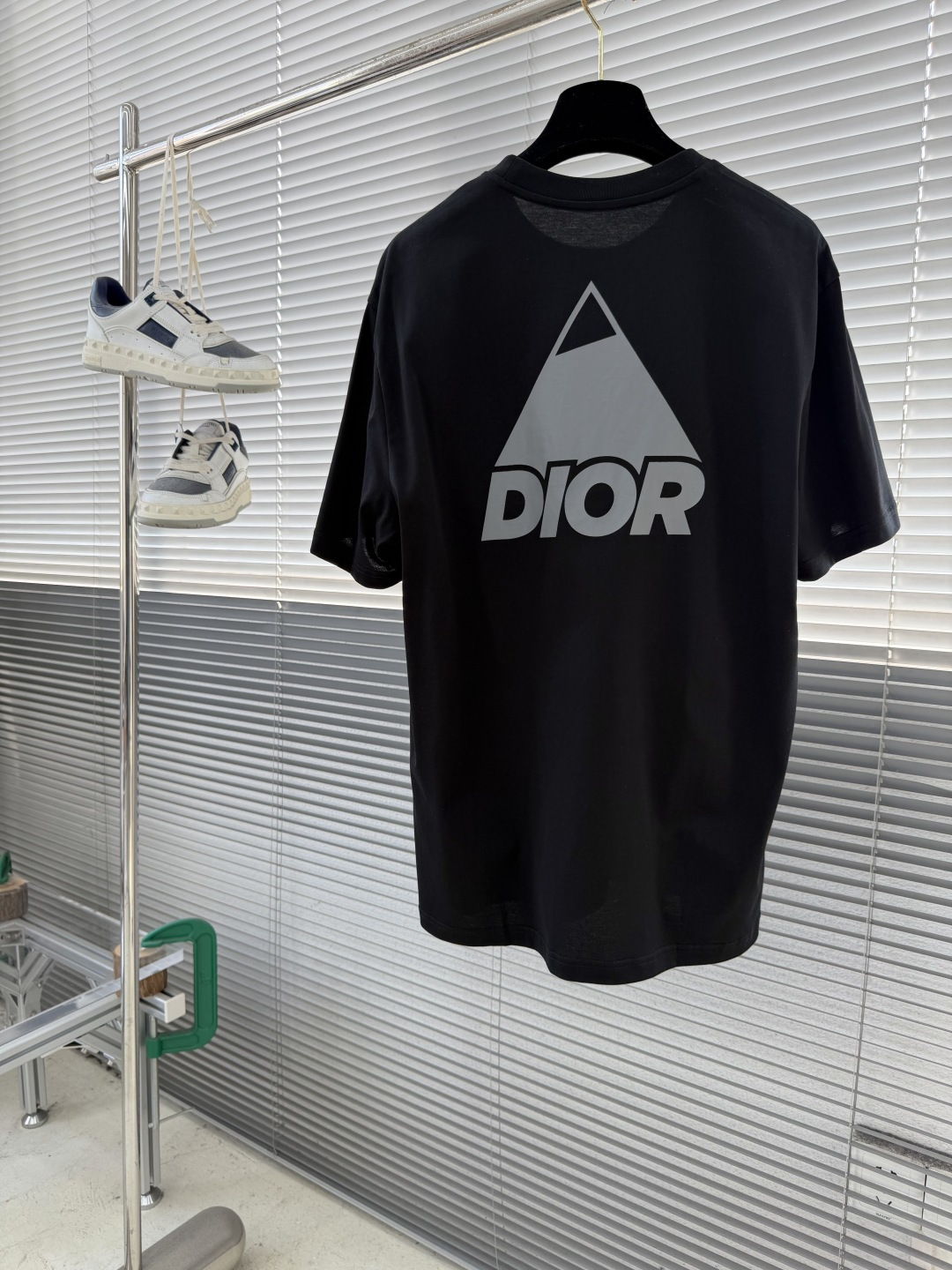 -Dio 印花细节全棉T恤面料质感很好，亲肤感强，穿着舒适！码数：S M L XL XXL肩宽44454