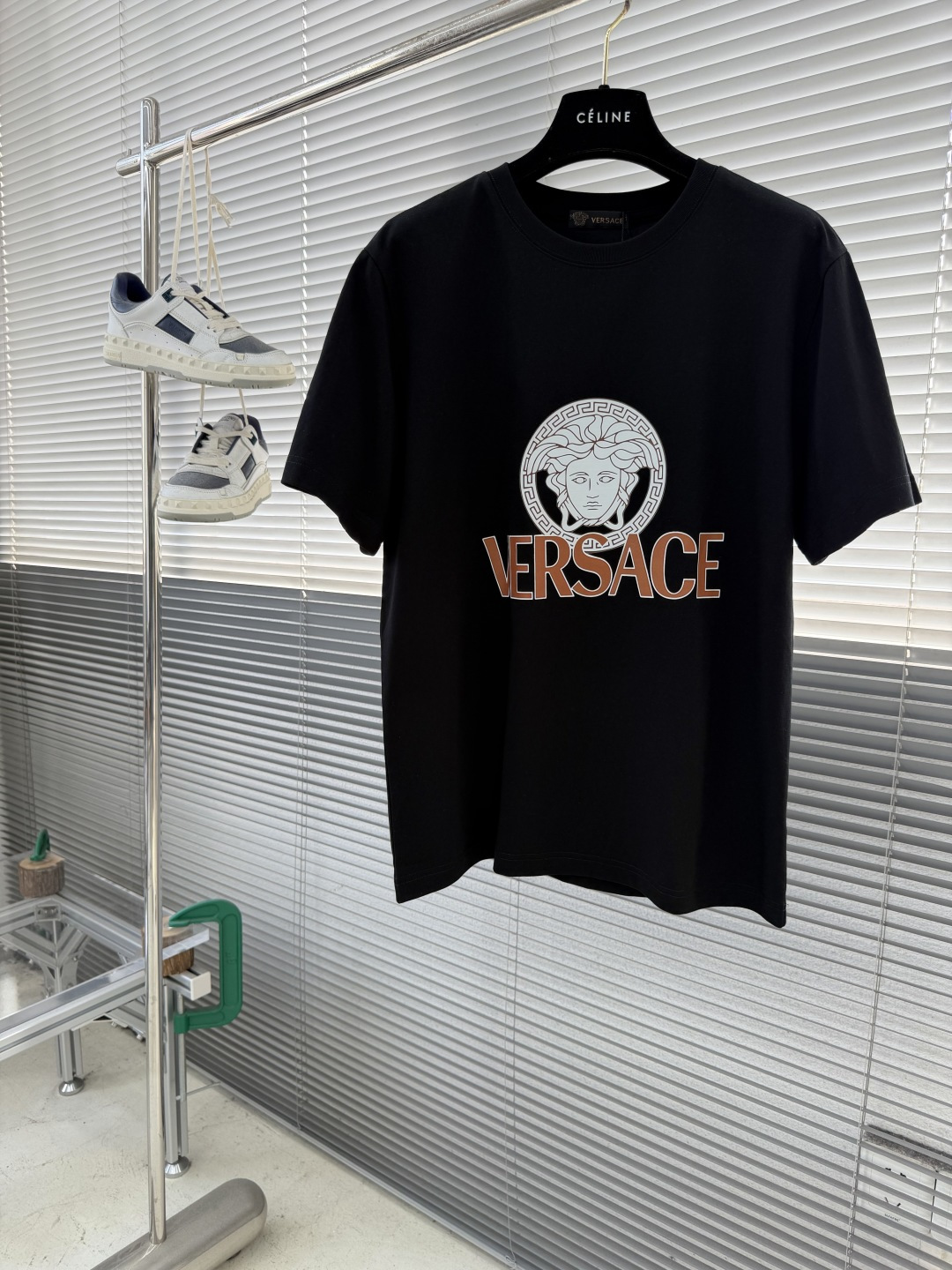 -Versac 2026新款印花圆领短袖T恤采用纯棉双纱面料，手感柔软细腻，颜色光泽度都超正，上身舒适透