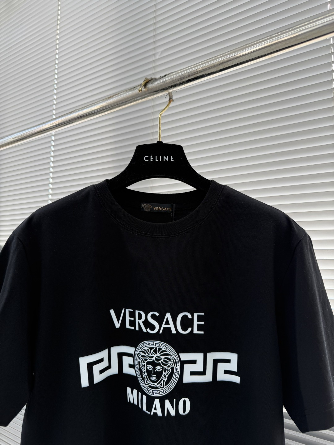 -Versac 2026新款印花圆领短袖T恤采用纯棉双纱面料，手感柔软细腻，颜色光泽度都超正，上身舒适透
