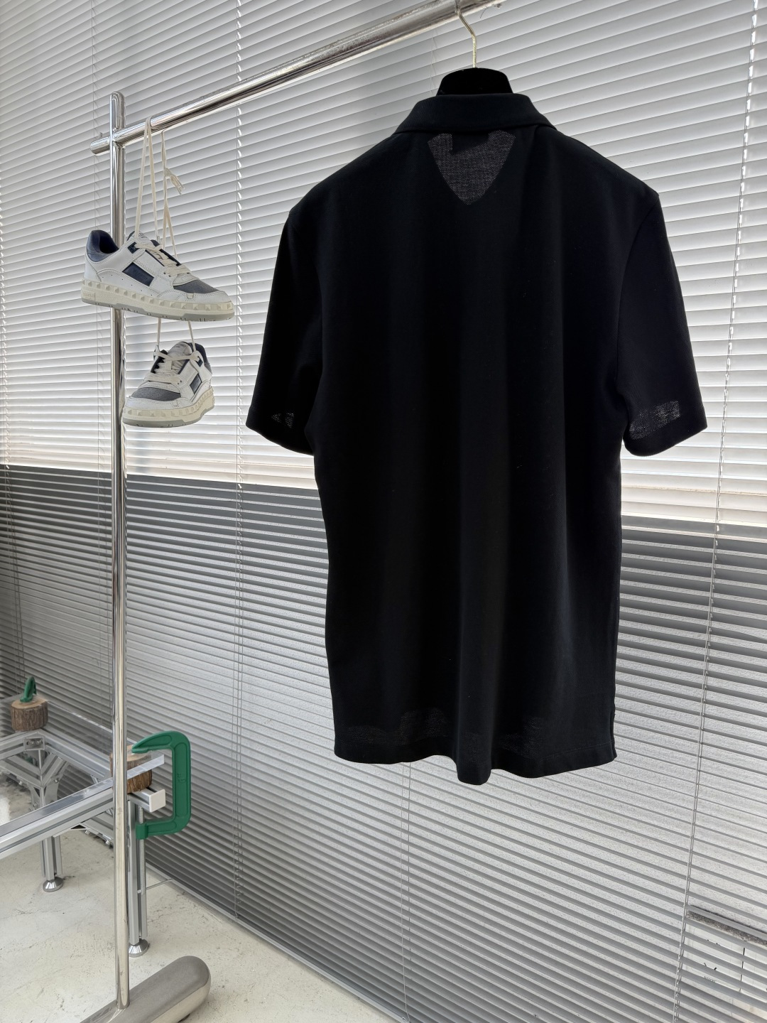 -Dio 新款Polo衫，采用高品质棉质面料，柔软透气，夏天穿超舒服!经典翻领+胸前口袋，袋绣有