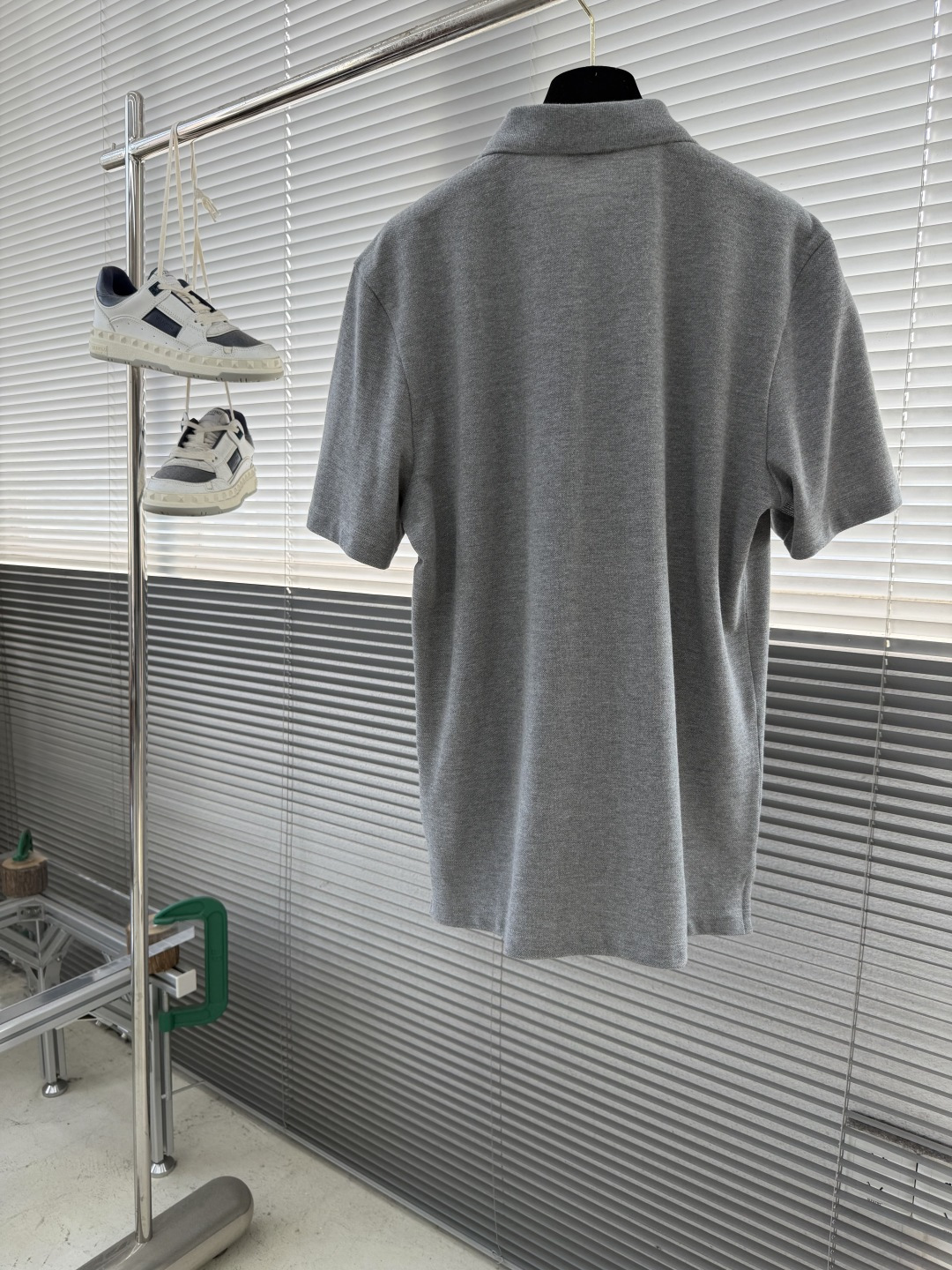 -Dio 新款Polo衫，采用高品质棉质面料，柔软透气，夏天穿超舒服!经典翻领+胸前口袋，袋绣有