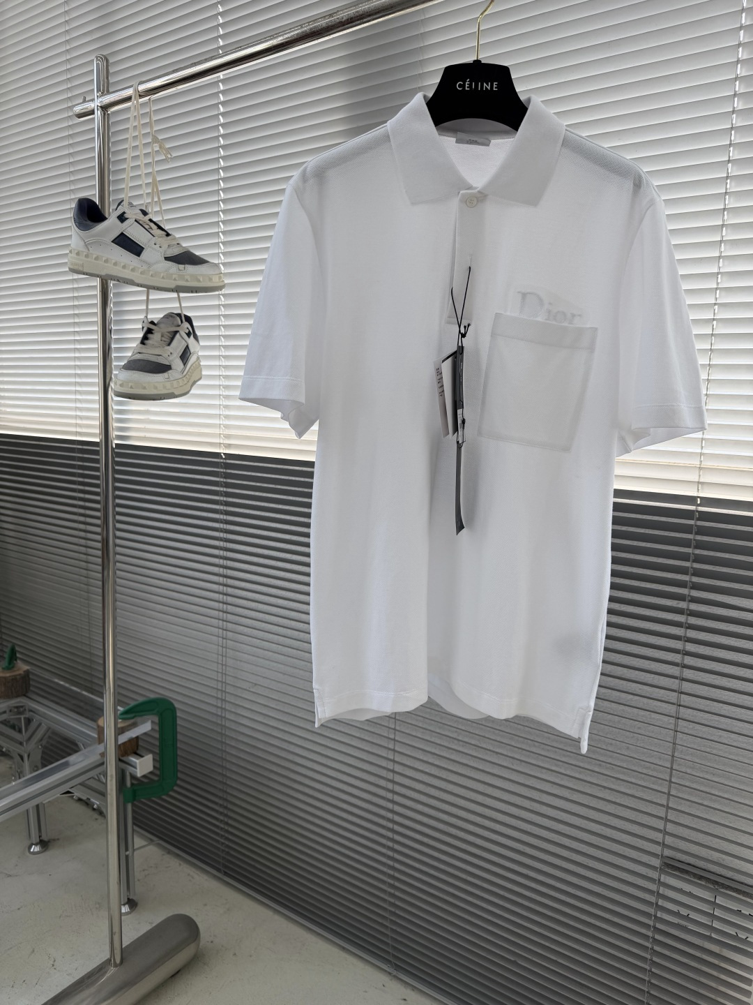 -Dio 新款Polo衫，采用高品质棉质面料，柔软透气，夏天穿超舒服!经典翻领+胸前口袋，袋绣有