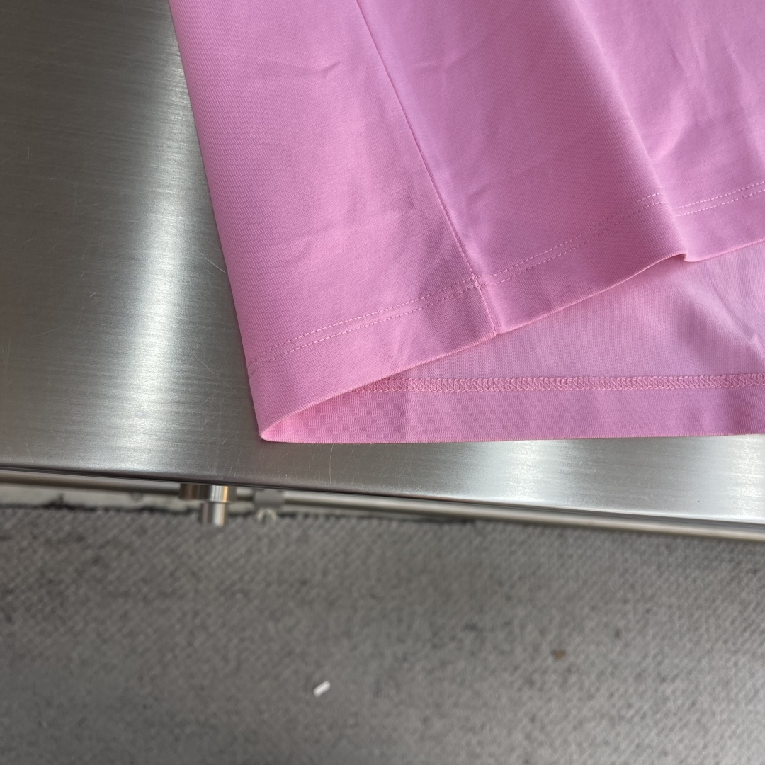 -LOEW 标识logo‼️短袖T恤经典Anagram印花T恤，采用280克新疆棉冰感索罗娜面料，面料凉