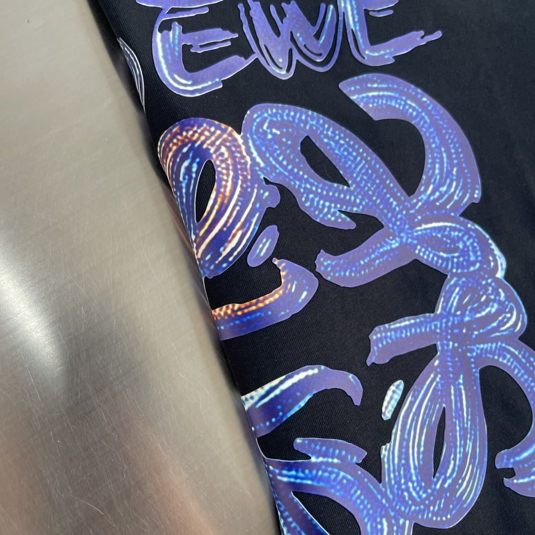 -LOEW 标识logo‼️短袖T恤经典Anagram印花T恤，采用280克新疆棉冰感索罗娜面料，面料凉