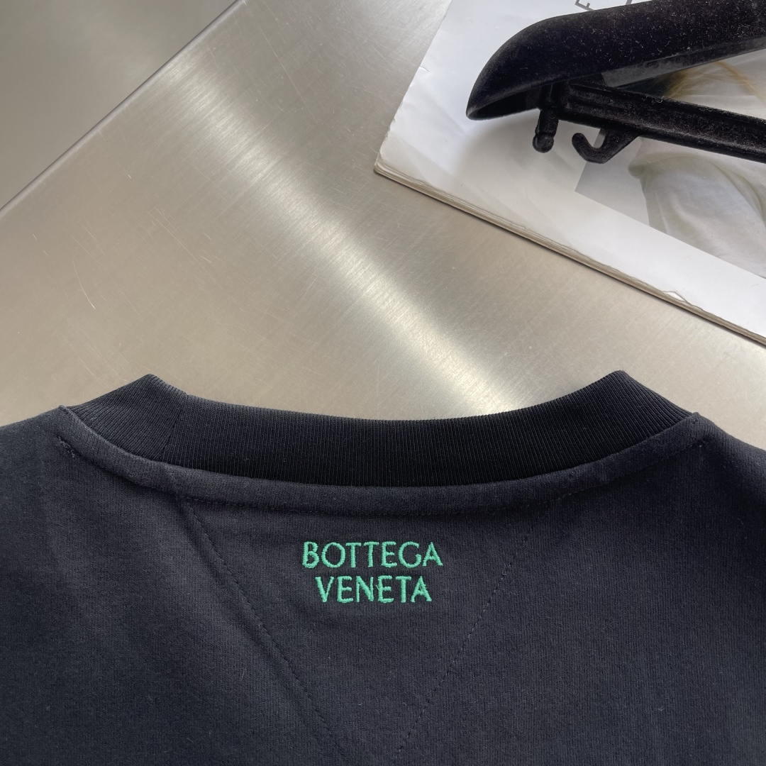 -BV 2026春夏系列短袖T恤码数：M-5XL 微阔版型绒感双纱面料。面料表面食毛做磨毛工艺肌理平整，