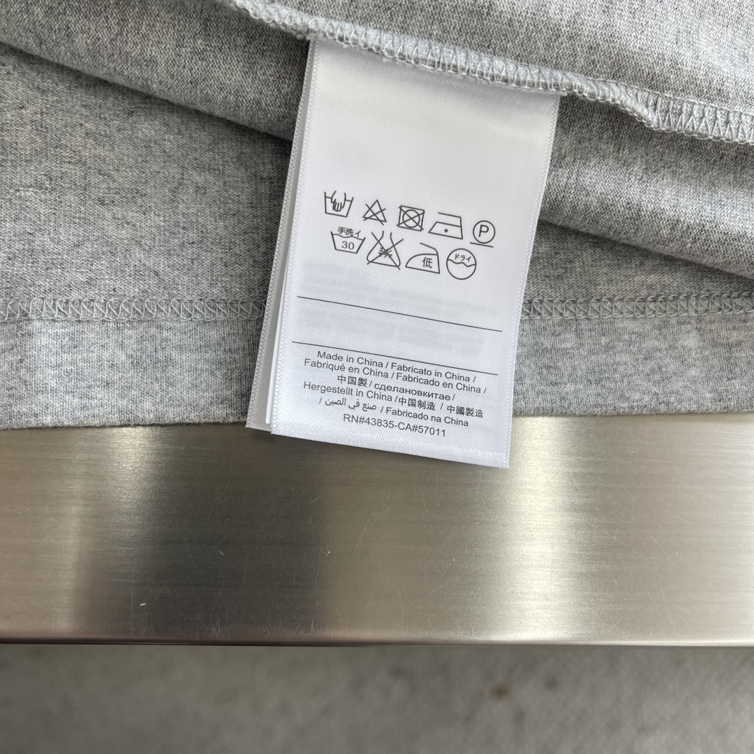 -BV 2026春夏系列短袖T恤码数：M-5XL 微阔版型绒感双纱面料。面料表面食毛做磨毛工艺肌理平整，