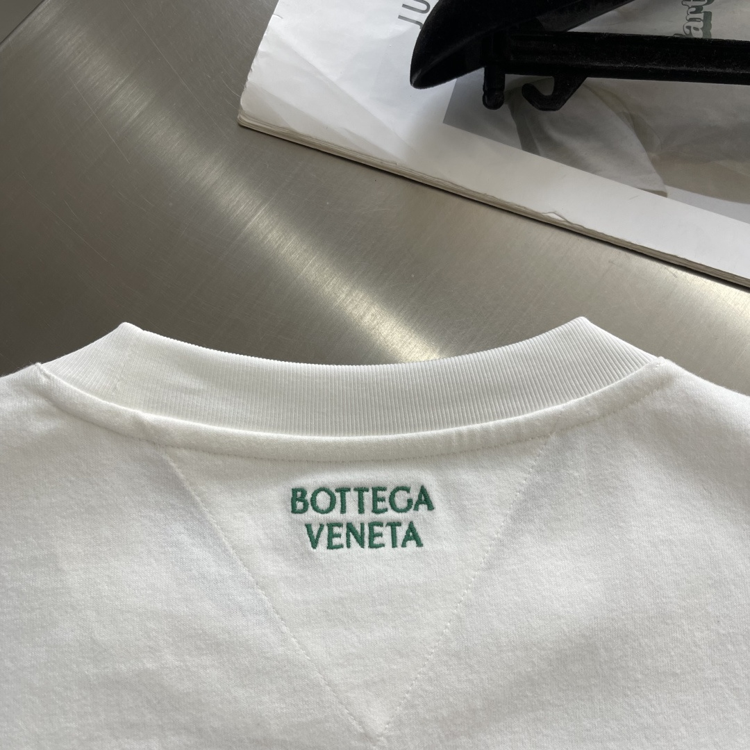 -BV 2026春夏系列短袖T恤码数：M-5XL 微阔版型绒感双纱面料。面料表面食毛做磨毛工艺肌理平整，