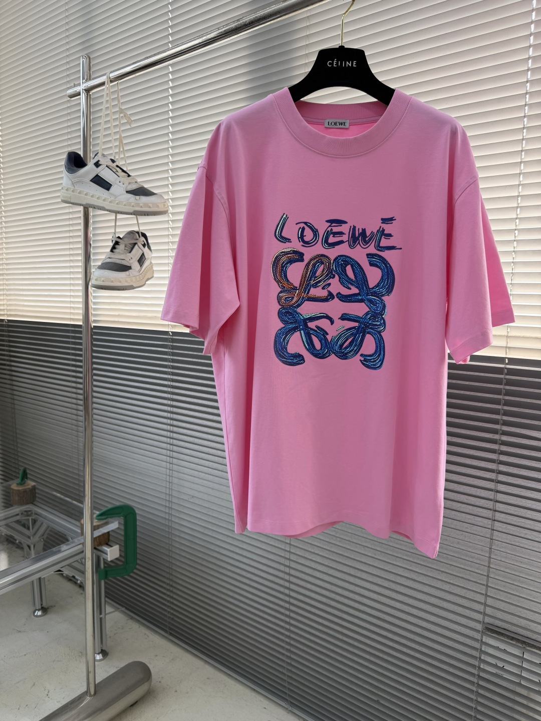 -LOEW 标识logo‼️短袖T恤经典Anagram印花T恤，采用280克新疆棉冰感索罗娜面料，面料凉