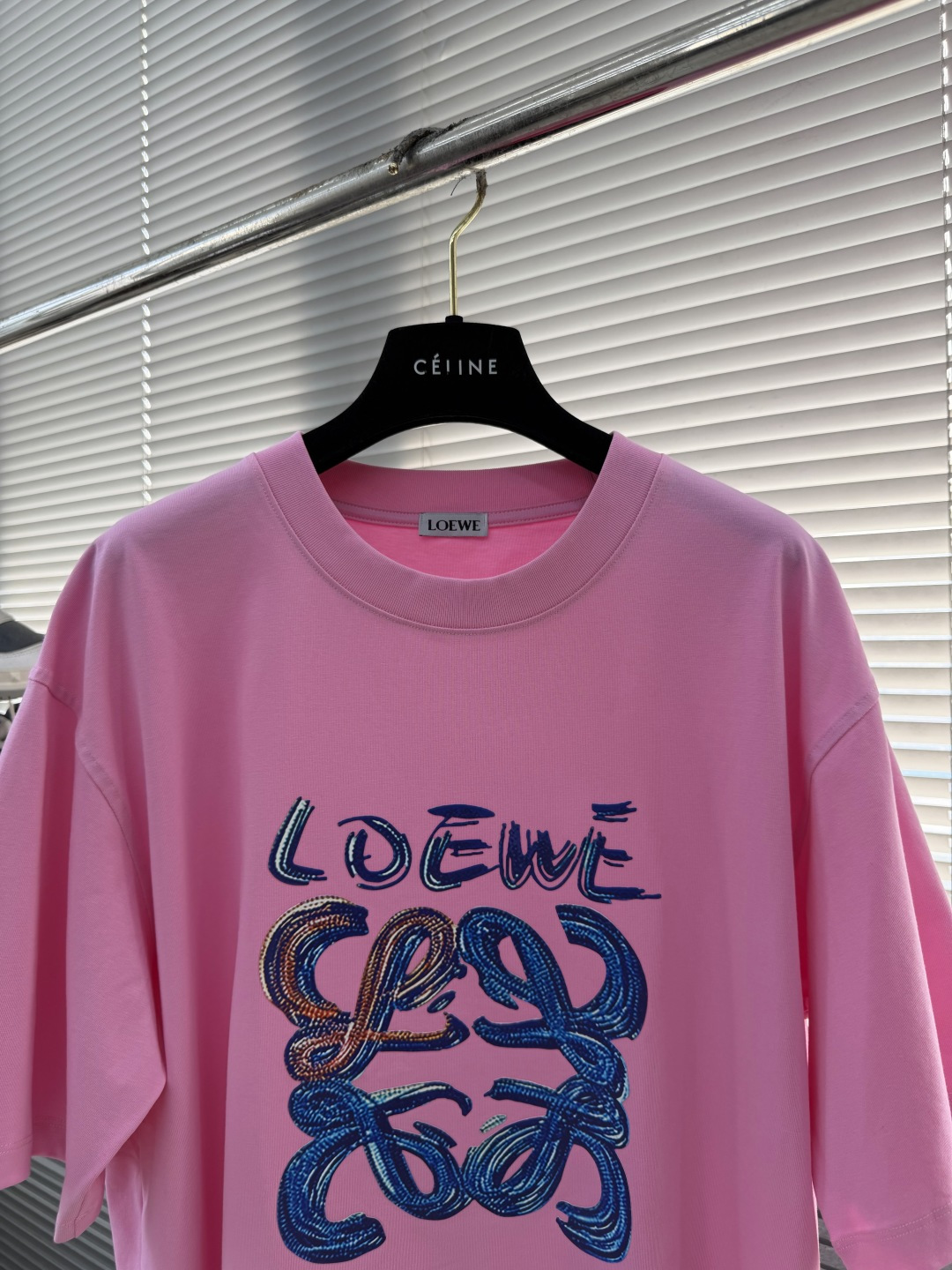 -LOEW 标识logo‼️短袖T恤经典Anagram印花T恤，采用280克新疆棉冰感索罗娜面料，面料凉