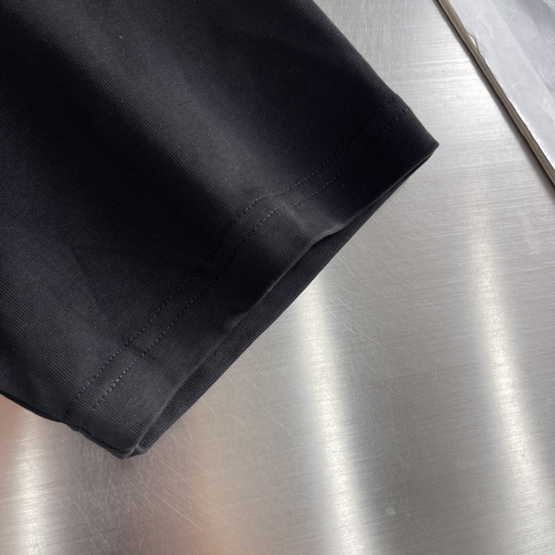 -驴牌 2026春夏新款短袖圆领T恤。高端订制 设计前卫时尚！品牌logo重工艺设计 高端定制精棉面料.