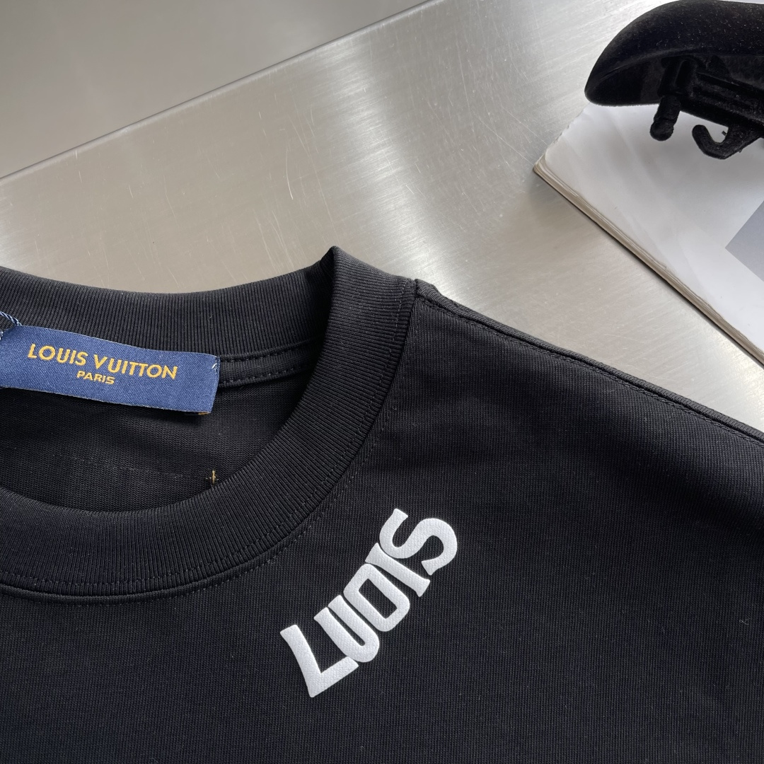 -驴牌 2026春夏新款短袖圆领T恤。高端订制 设计前卫时尚！品牌logo重工艺设计 高端定制精棉面料.