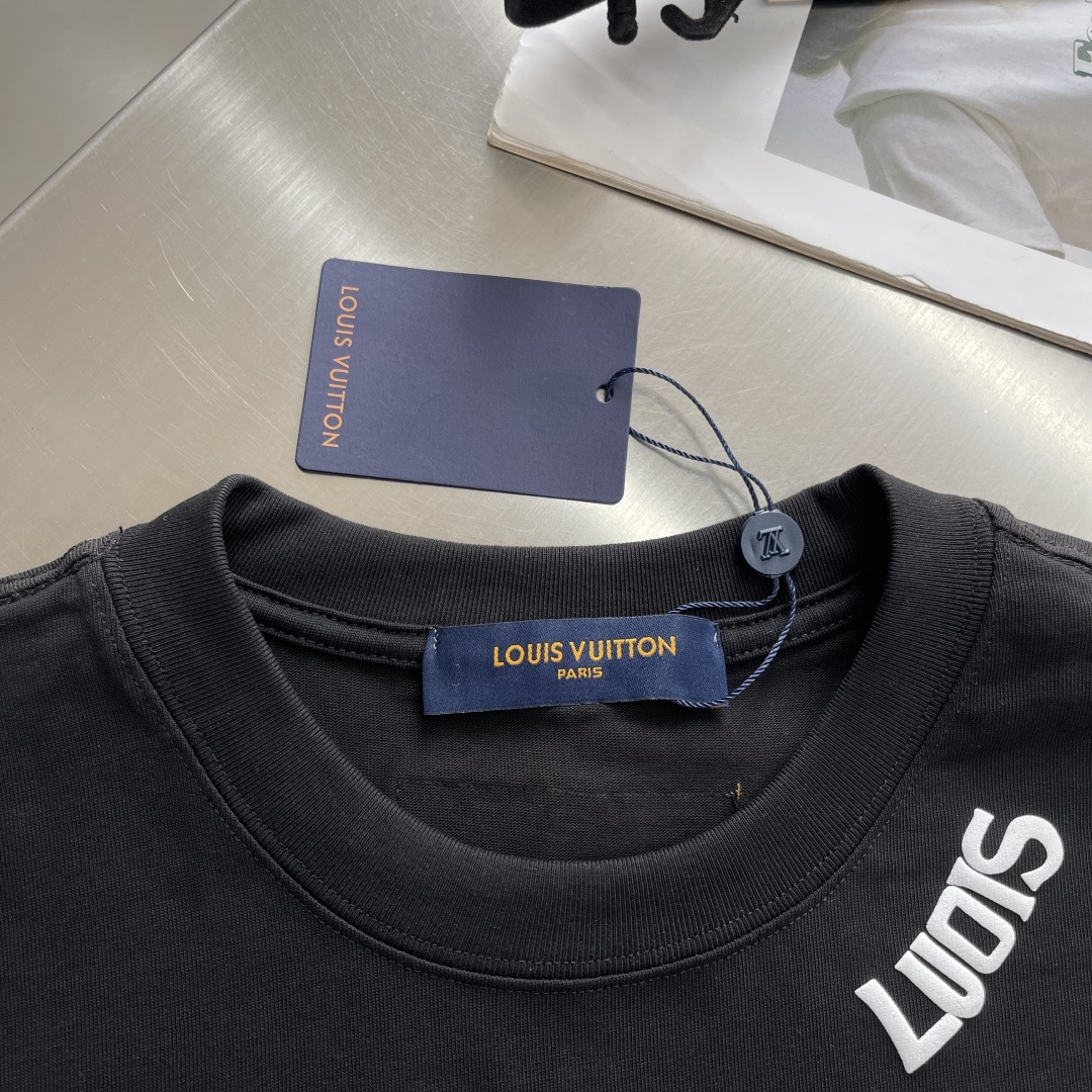 -驴牌 2026春夏新款短袖圆领T恤。高端订制 设计前卫时尚！品牌logo重工艺设计 高端定制精棉面料.