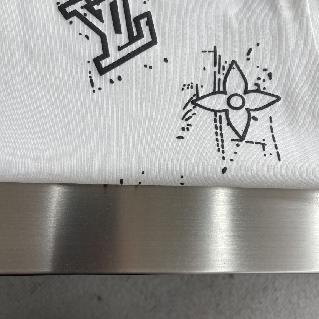 -驴牌 2026春夏新款短袖圆领T恤。高端订制 设计前卫时尚！品牌logo重工艺设计 高端定制精棉面料.