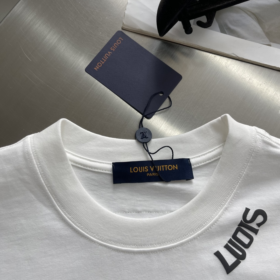 -驴牌 2026春夏新款短袖圆领T恤。高端订制 设计前卫时尚！品牌logo重工艺设计 高端定制精棉面料.