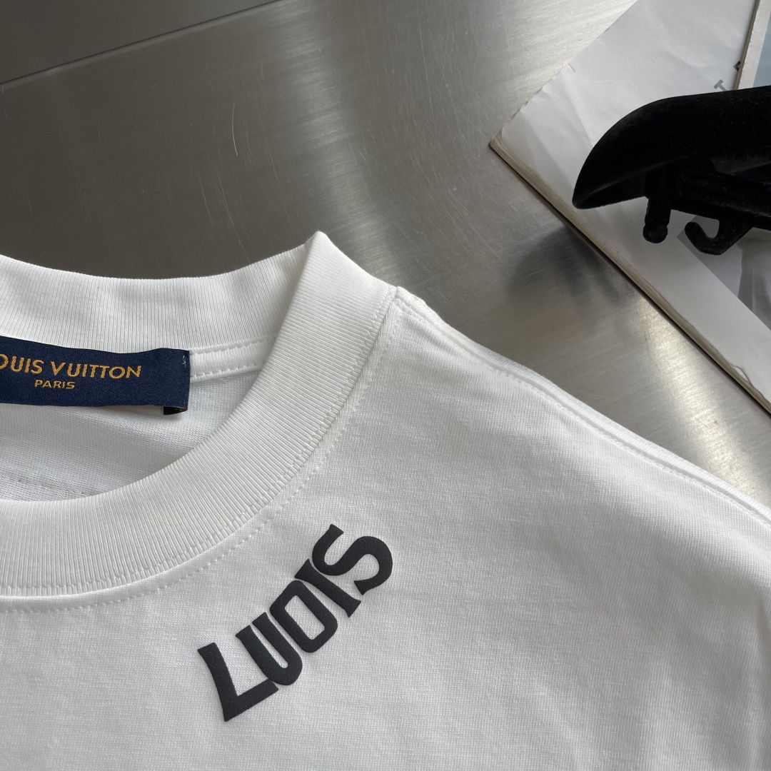 -驴牌 2026春夏新款短袖圆领T恤。高端订制 设计前卫时尚！品牌logo重工艺设计 高端定制精棉面料.