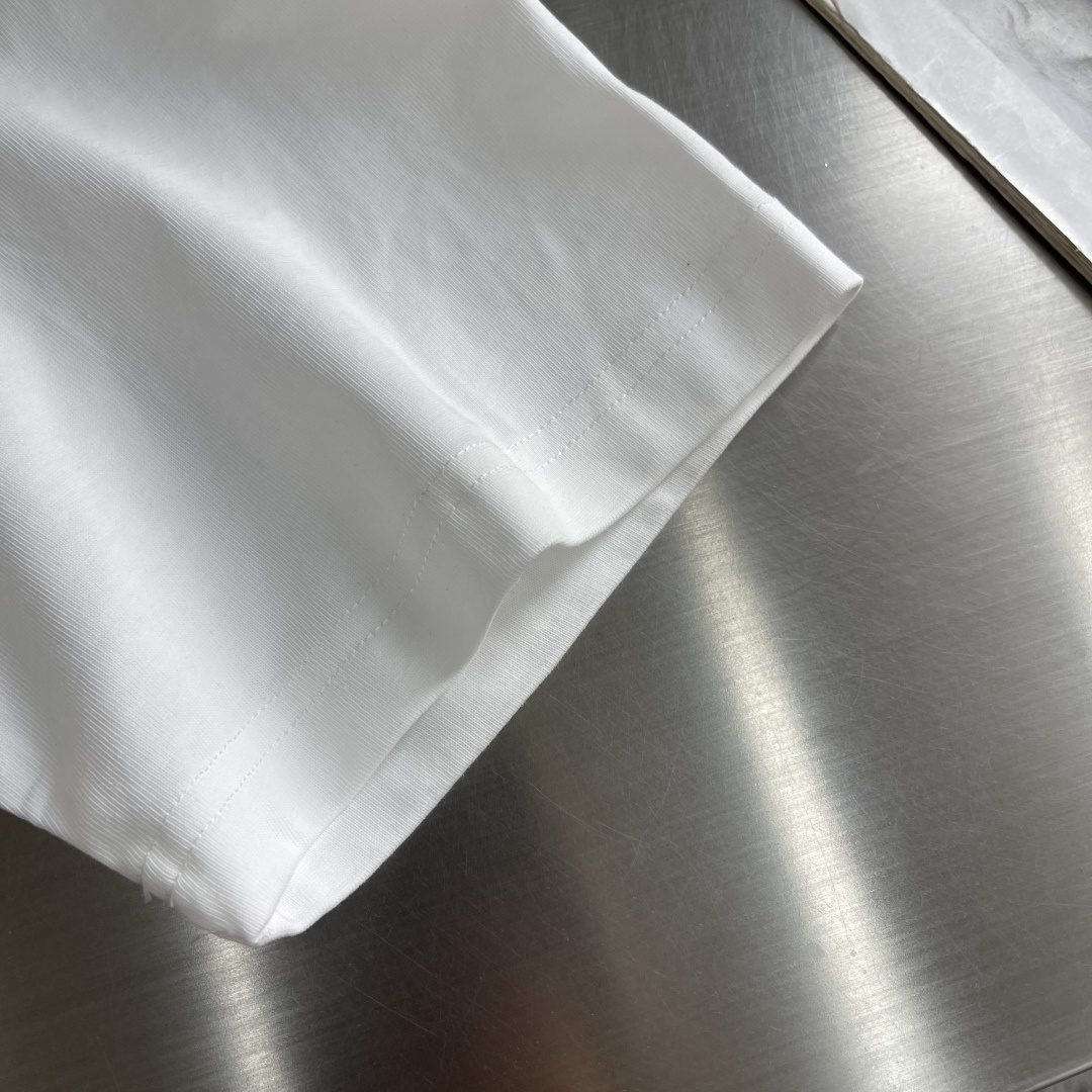 -驴牌 2026春夏新款短袖圆领T恤。高端订制 设计前卫时尚！品牌logo重工艺设计 高端定制精棉面料.