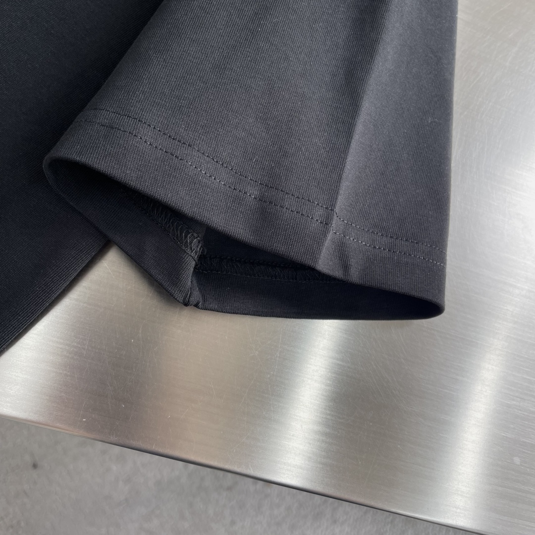 -驴牌 2026春夏新款短袖圆领T恤。高端订制 设计前卫时尚！品牌logo重工艺设计 高端定制精棉面料.