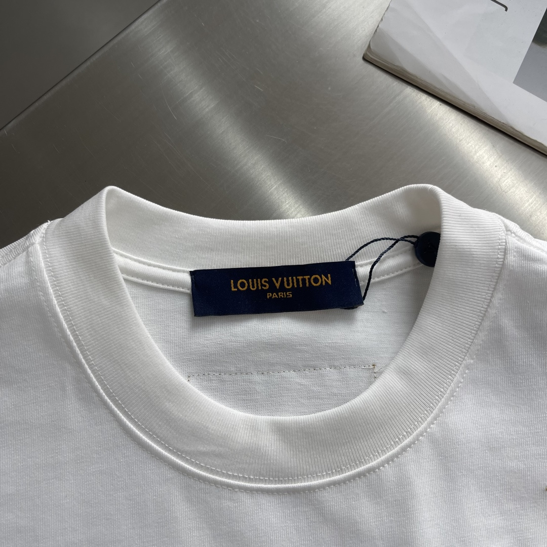 -驴牌 2026春夏新款短袖圆领T恤。高端订制 设计前卫时尚！品牌logo重工艺设计 高端定制精棉面料.