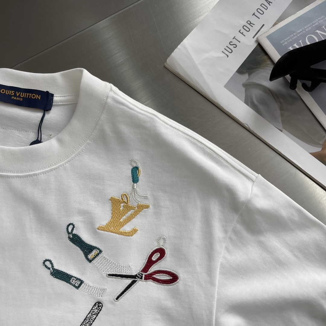 -驴牌 2026春夏新款短袖圆领T恤。高端订制 设计前卫时尚！品牌logo重工艺设计 高端定制精棉面料.