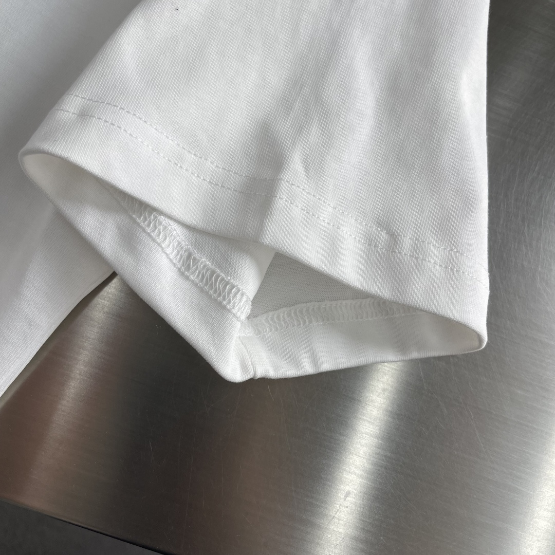 -驴牌 2026春夏新款短袖圆领T恤。高端订制 设计前卫时尚！品牌logo重工艺设计 高端定制精棉面料.