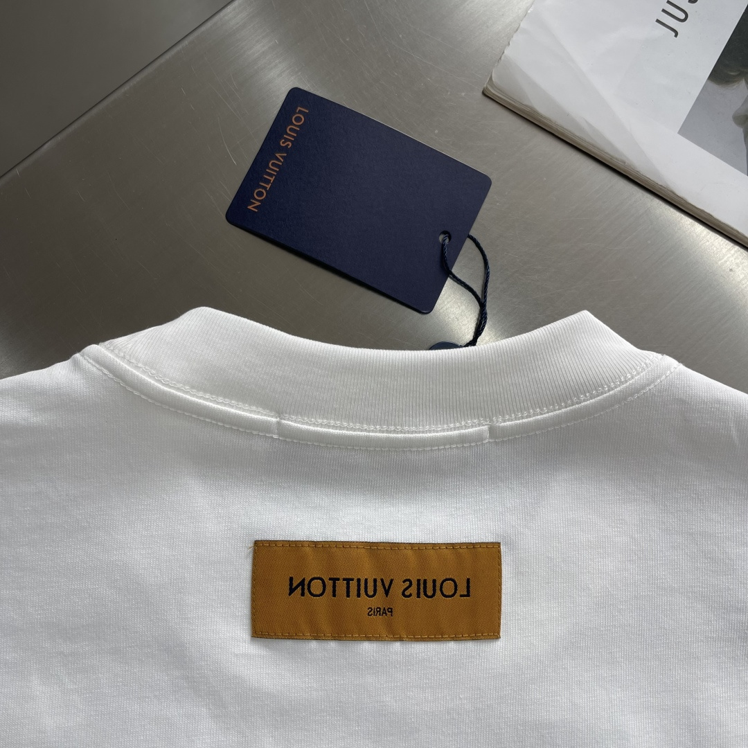 -驴牌 2026春夏新款短袖圆领T恤。高端订制 设计前卫时尚！品牌logo重工艺设计 高端定制精棉面料.