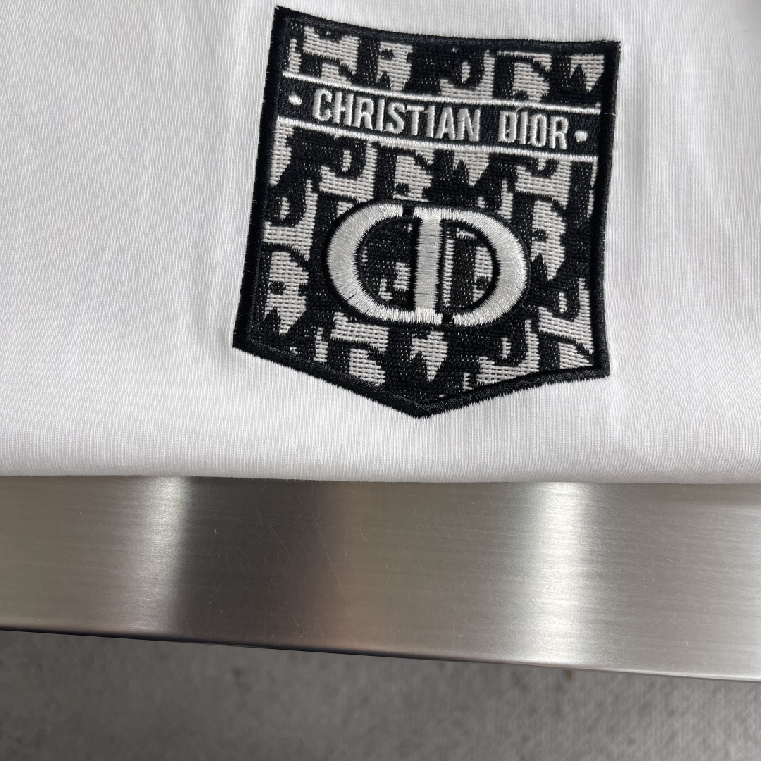 -Dio 2026春夏新款短袖圆领T恤。高端订制 设计前卫时尚！品牌logo重工艺设计 高端定制精棉面料