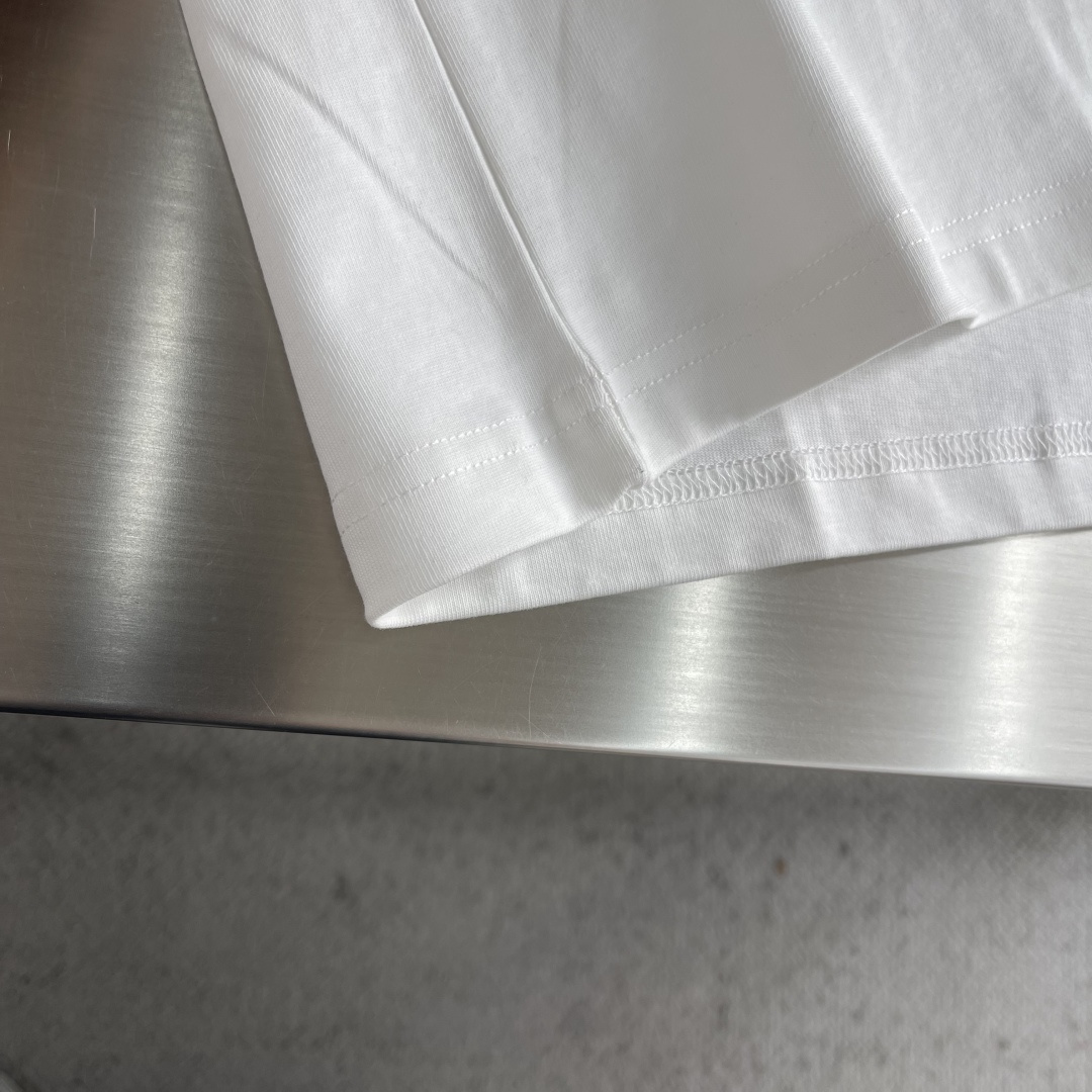 -Dio 2026春夏新款短袖圆领T恤。高端订制 设计前卫时尚！品牌logo重工艺设计 高端定制精棉面料