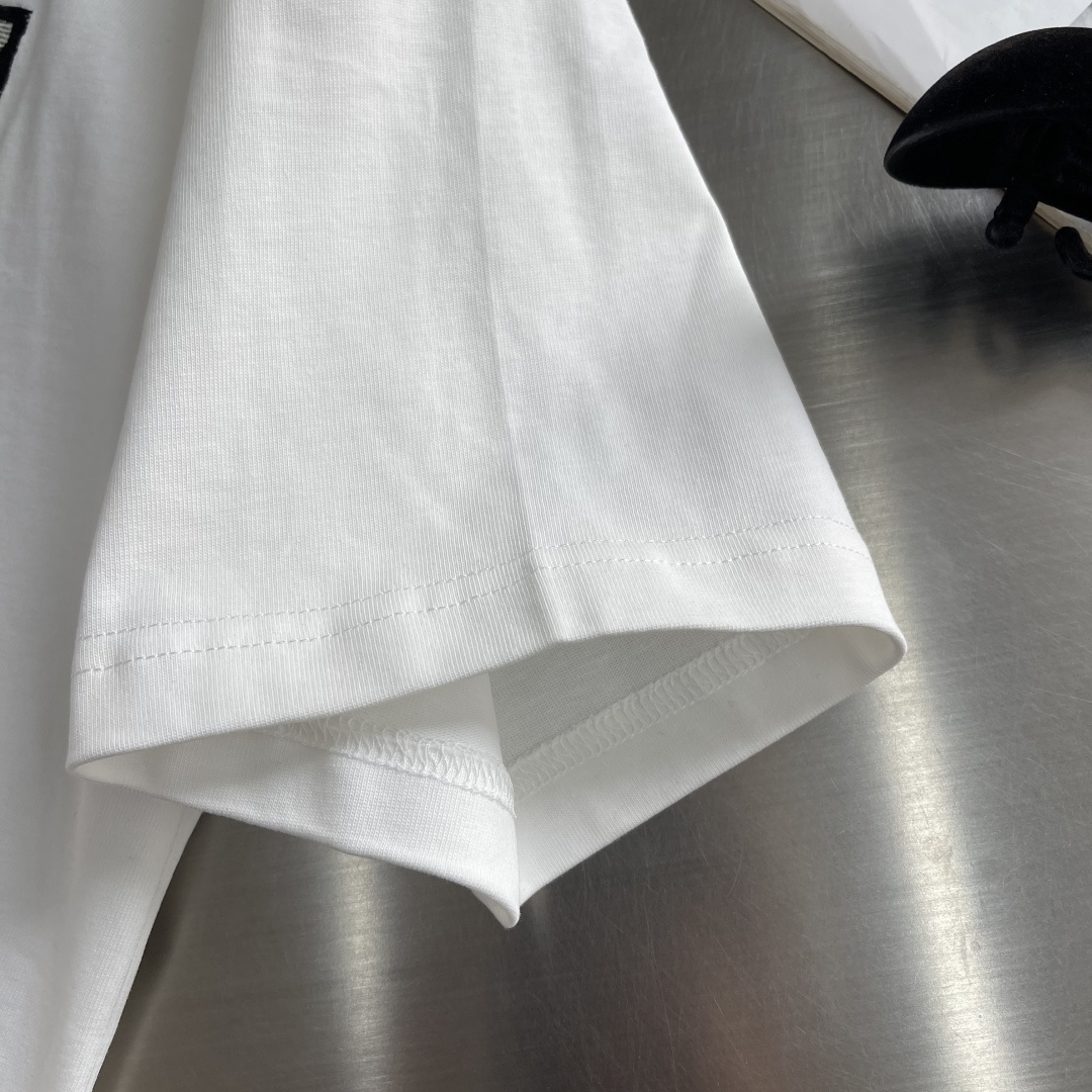 -Dio 2026春夏新款短袖圆领T恤。高端订制 设计前卫时尚！品牌logo重工艺设计 高端定制精棉面料