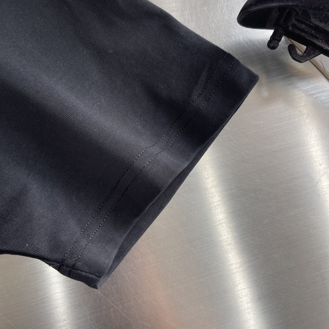 -Balenciag 爱心T恤。双纱32支260克，原版开发定织面料工艺洗水处理 厚实感十足 质感区别市