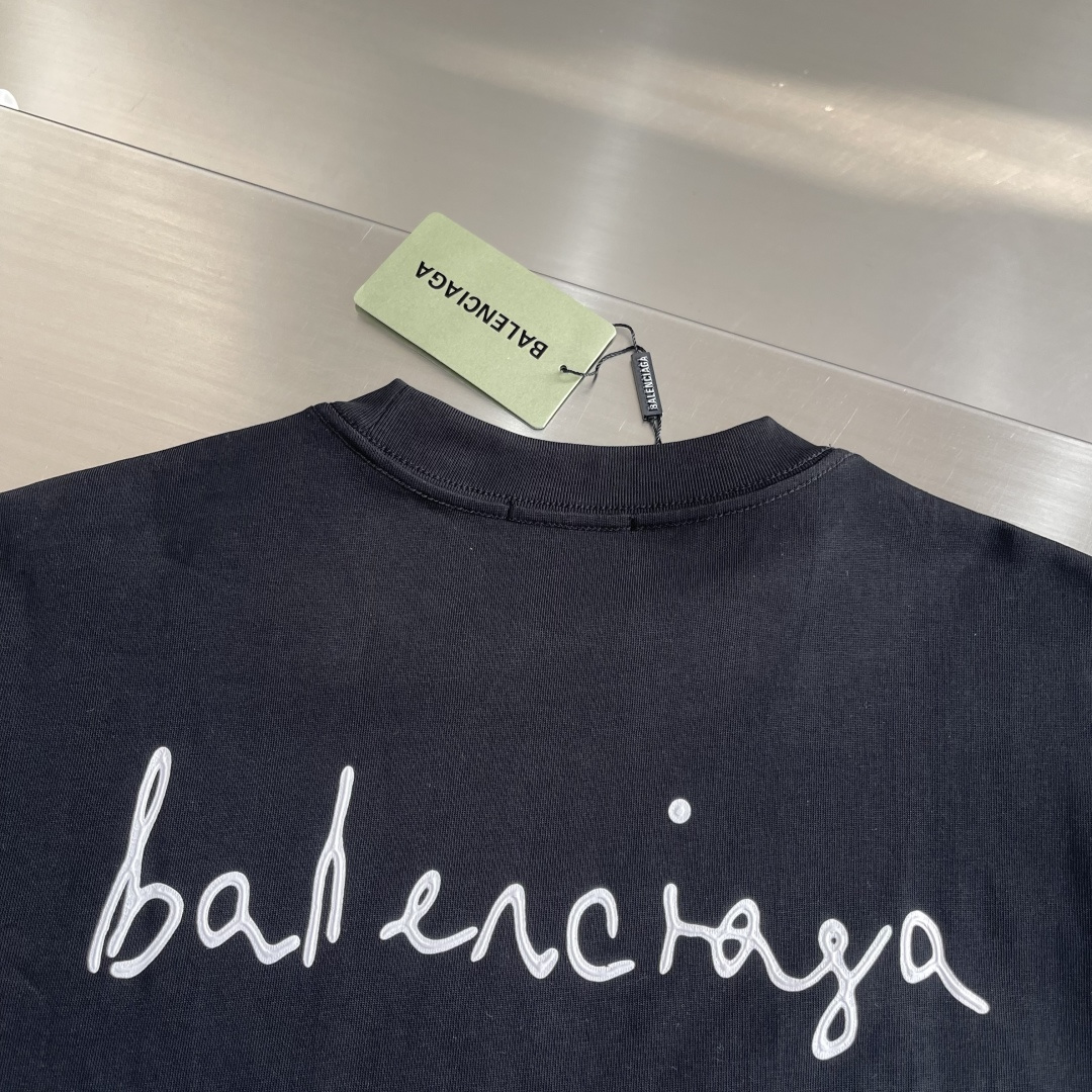 -Balenciag 爱心T恤。双纱32支260克，原版开发定织面料工艺洗水处理 厚实感十足 质感区别市