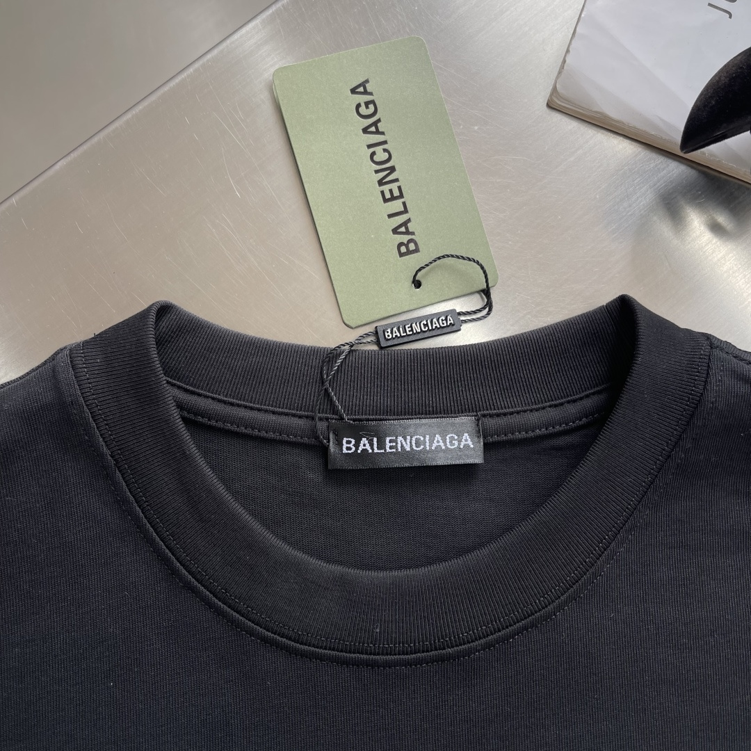 -Balenciag 爱心T恤。双纱32支260克，原版开发定织面料工艺洗水处理 厚实感十足 质感区别市