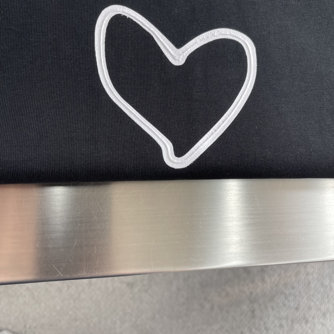 -Balenciag 爱心T恤。双纱32支260克，原版开发定织面料工艺洗水处理 厚实感十足 质感区别市