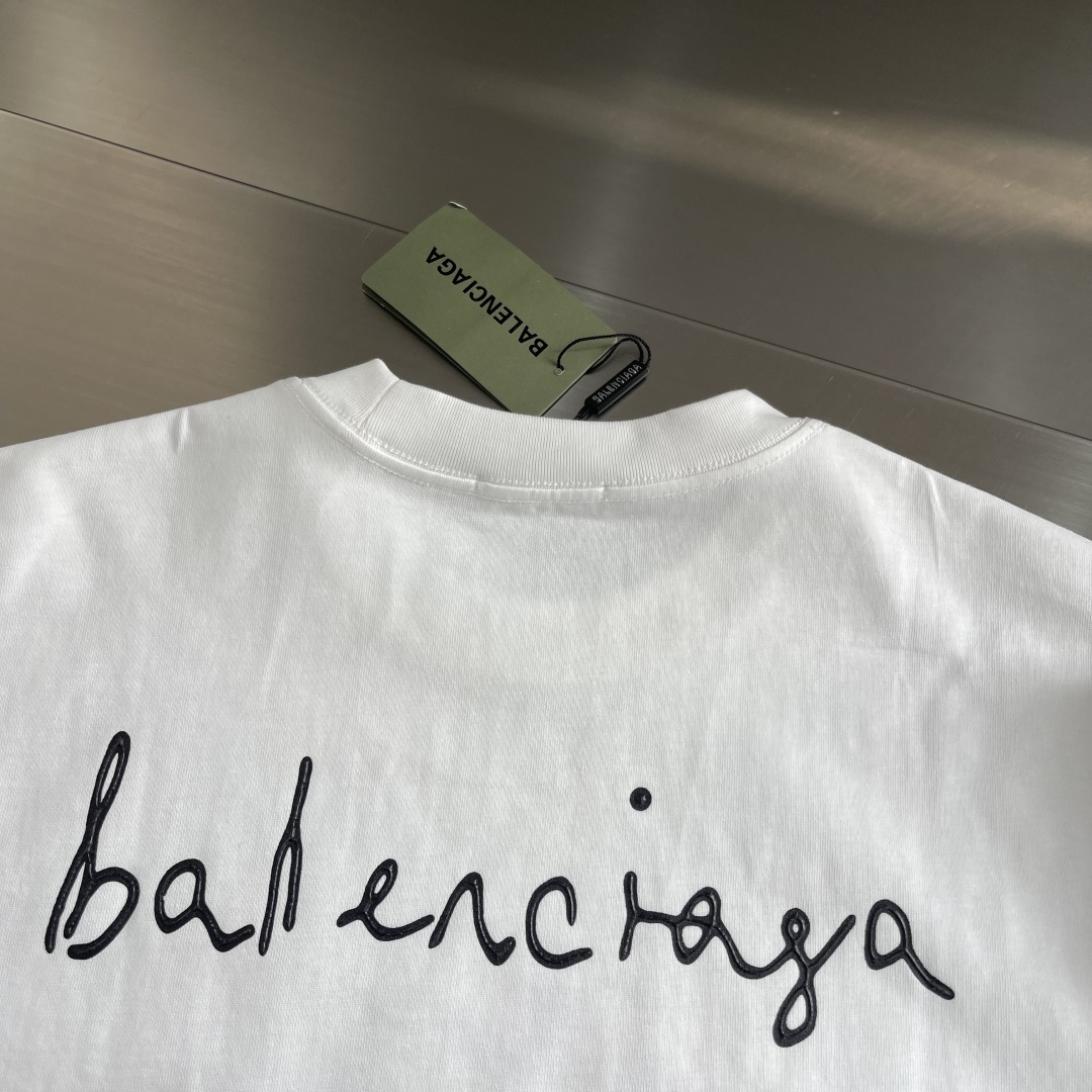 -Balenciag 爱心T恤。双纱32支260克，原版开发定织面料工艺洗水处理 厚实感十足 质感区别市